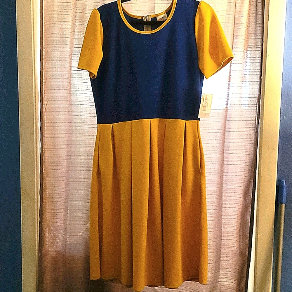*SOLD* SnowWhite LularoeAmelia (Snow White) Sz XL